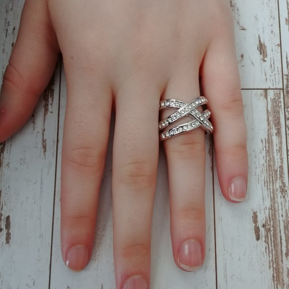 Chrystal Criss-Cross Ring - Picture 3 of 5